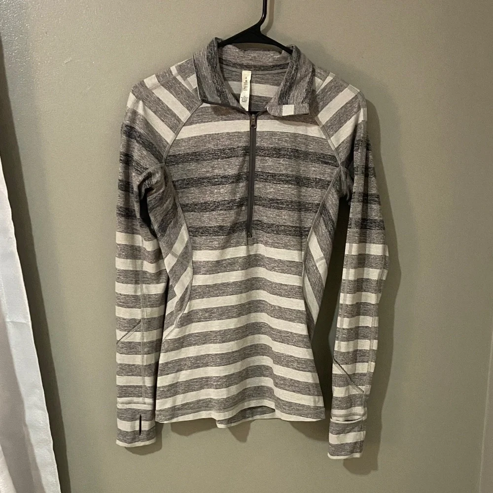 Lululemon quarter zip pull over size 6 dark / light gray stripe - Picture 2 of 13